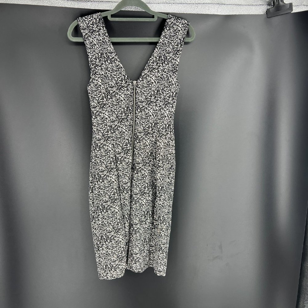 Express Pattern Dress - Picture 4 of 8